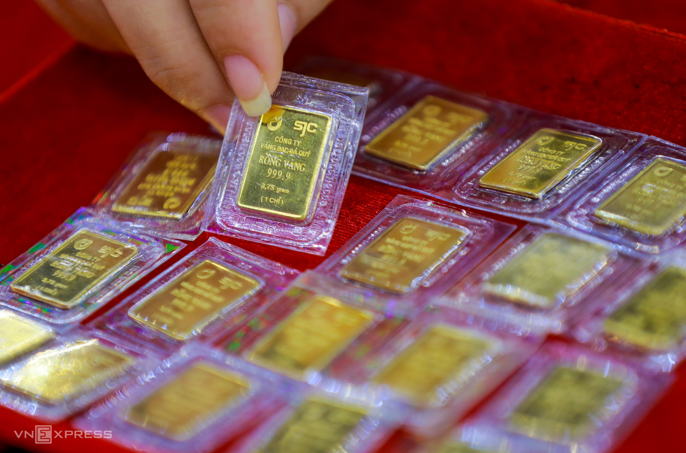 Hơn 70 triệu đồng mỗi lượng vàng