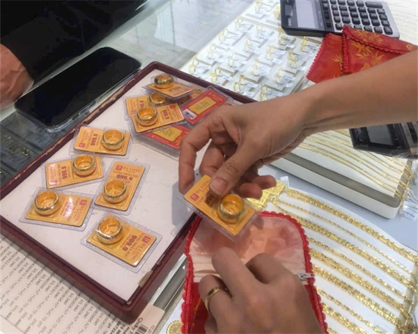 Giá vàng hôm nay 07/06: Bất ngờ lao dốc